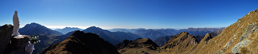 Panorama dalla Madonnina del Pietra Quadra (2356 m)